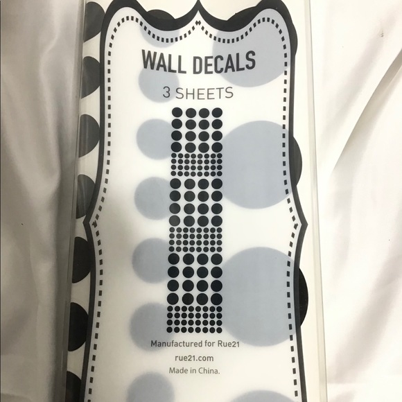 Wall decals black polka dots 16”x12” set of 2 - Picture 2 of 4
